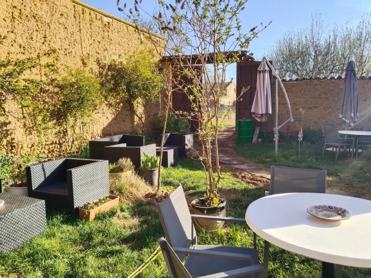 Las Hadas Albergue -Solo Para Peregrinos - Vegano -Bar Reliegos Exterior photo