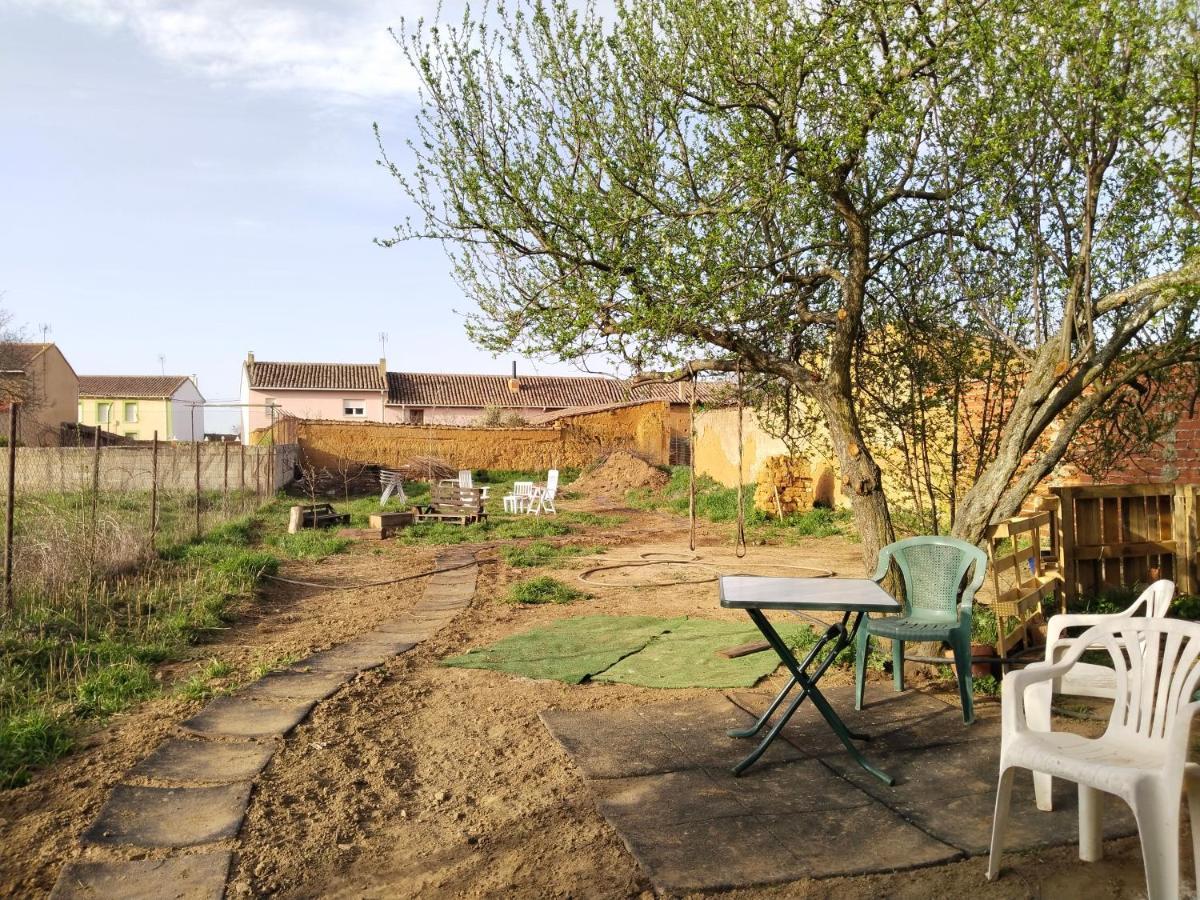 Las Hadas Albergue -Solo Para Peregrinos - Vegano -Bar Reliegos Exterior photo