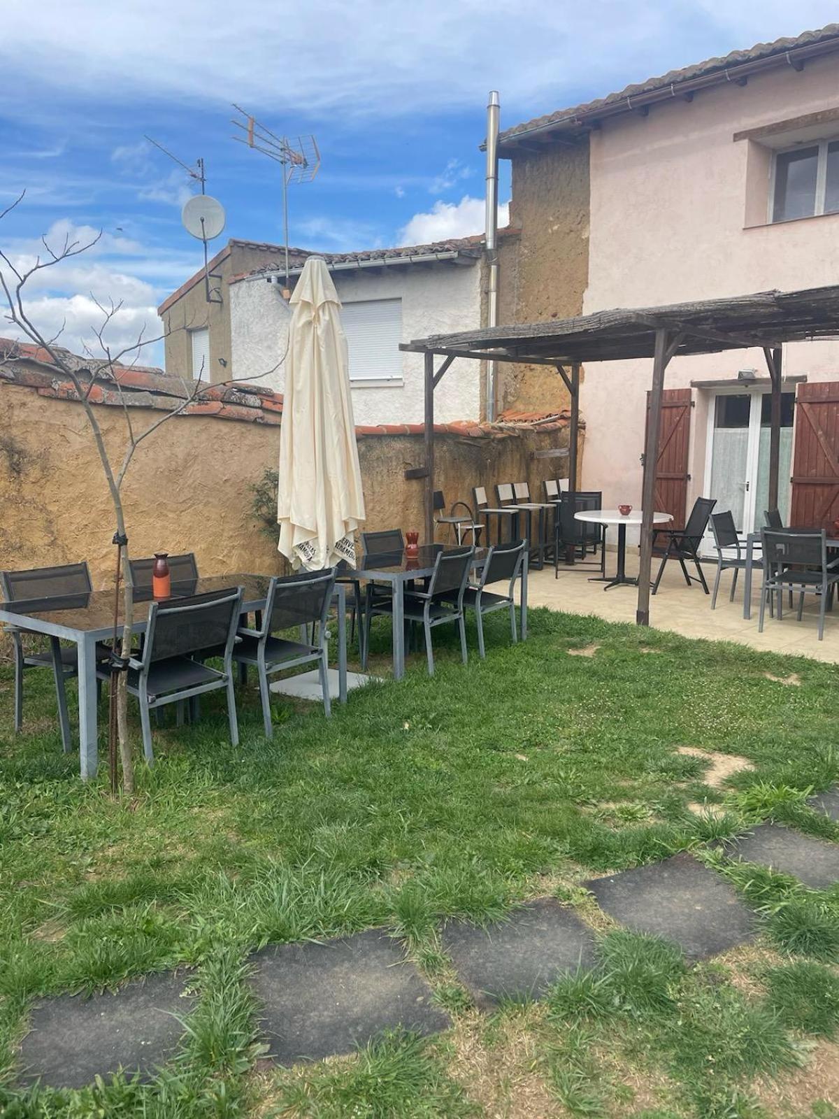 Las Hadas Albergue -Solo Para Peregrinos - Vegano -Bar Reliegos Exterior photo