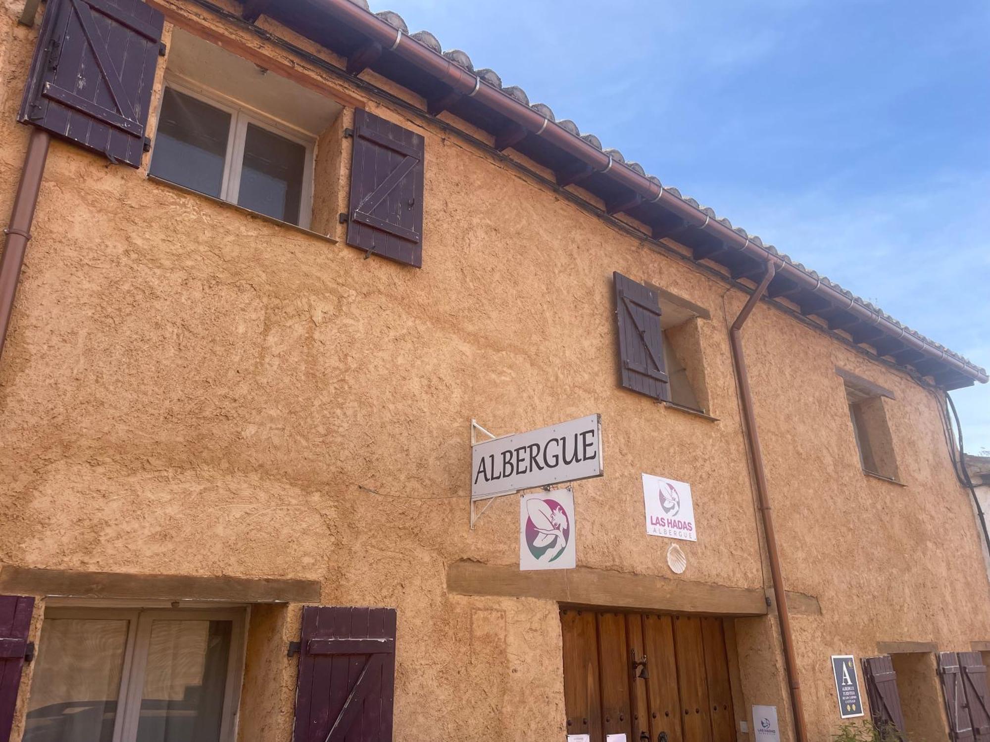 Las Hadas Albergue -Solo Para Peregrinos - Vegano -Bar Reliegos Exterior photo